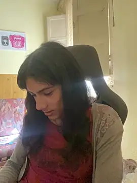 calliemaggotbone online show from April 10, 3:28 pm