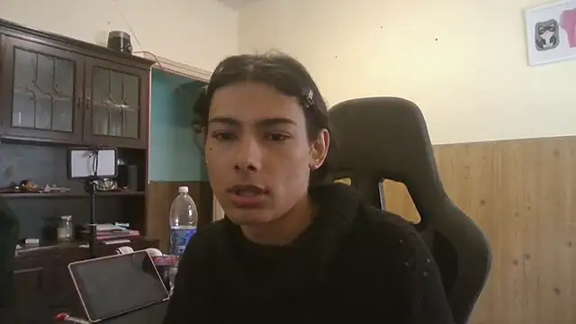 Snapshot of calliemaggotbone chatting on April 18, 1:26 pm calliemaggotbone online show from April 18, 1:26 pm
