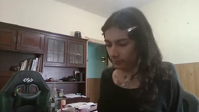 Snapshot of calliemaggotbone chatting on April 23, 5:04 pm calliemaggotbone online show from April 23, 5:04 pm