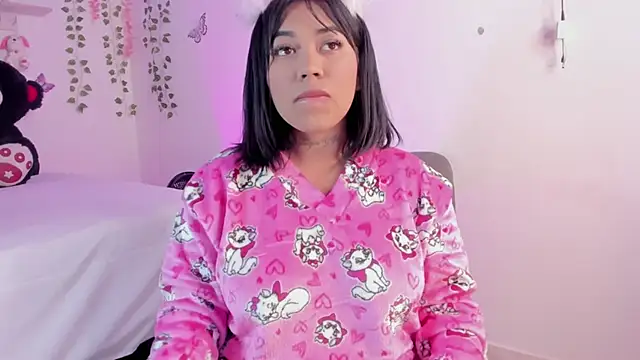 Emily restrepo online show from December 17, 4:34 am