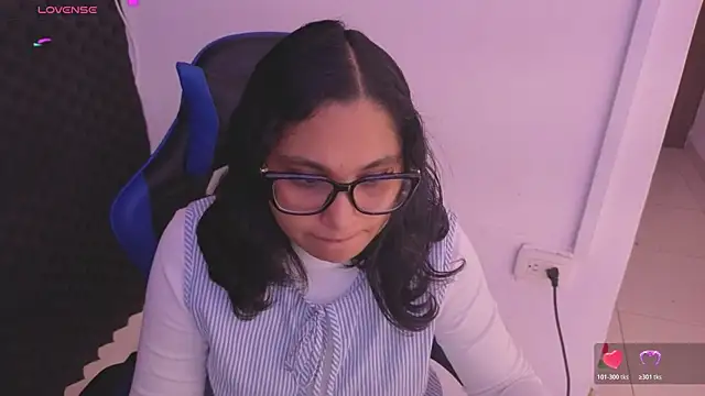 Cuteprincess21 online show from April 22, 12:24 am