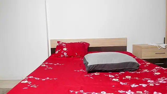 Snapshot of Ellyslimdoll chatting on October 30, 2:02 am Ellyslimdoll online show from October 30, 2:02 am