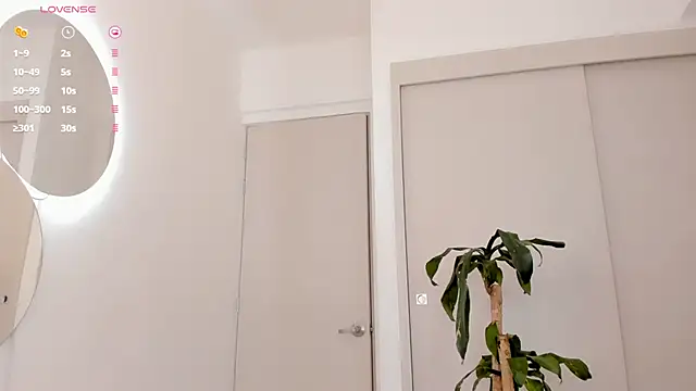 mia yourmommy online show from January 25, 5:40 am