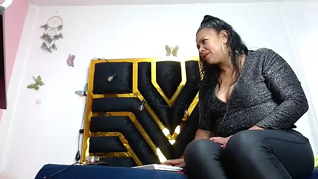 Snapshot of Helennahot chatting on February 9, 1:14 pm Helennahot online show from February 9, 1:14 pm