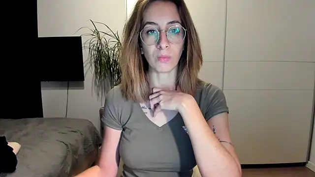 DesireMore90 online show from December 18, 7:30 pm