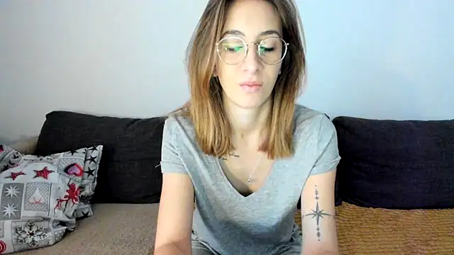 DesireMore90 online show from February 6, 8:39 am