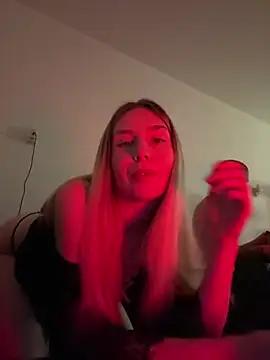 Snapshot of VeraSerephina chatting on March 16, 9:05 pm VeraSerephina online show from March 16, 9:05 pm