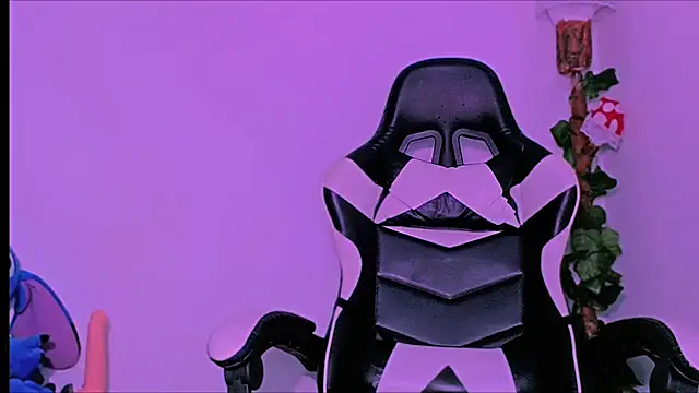 Snapshot of KathieBurning chatting on December 2, 2:08 pm KathieBurning online show from December 2, 2:08 pm