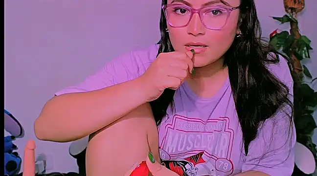 Snapshot of KathieBurning chatting on December 19, 10:10 pm KathieBurning online show from December 19, 10:10 pm