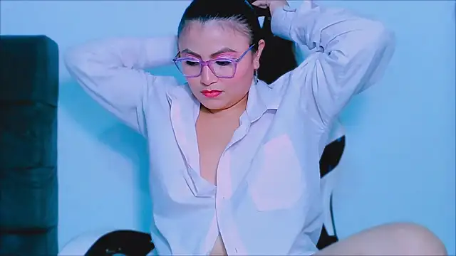 Snapshot of KathieBurning chatting on February 12, 6:40 pm KathieBurning online show from February 12, 6:40 pm