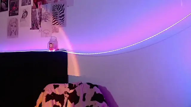 Snapshot of Coralinnee_ chatting on February 6, 4:31 am Coralinnee  online show from February 6, 4:31 am