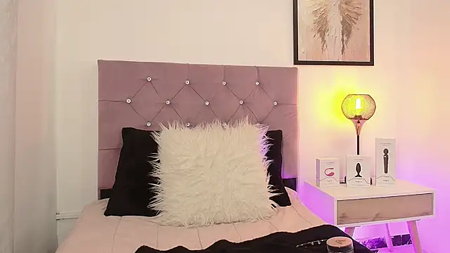 Snapshot of Violet_queen20 chatting on March 2, 6:19 pm Violet queen20 online show from March 2, 6:19 pm
