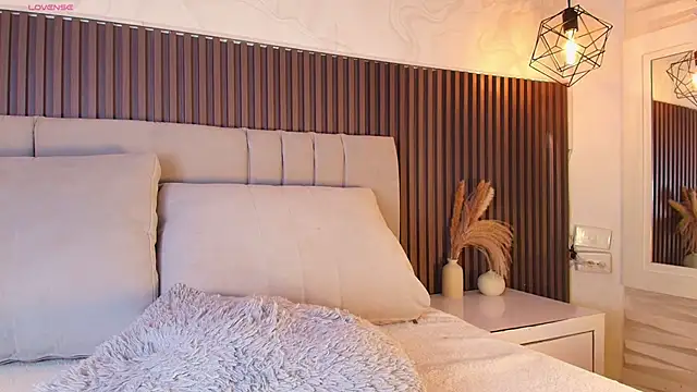 SHANONCLARK online show from November 29, 6:11 pm