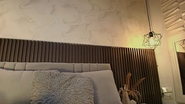 SHANONCLARK online show from March 19, 7:07 pm