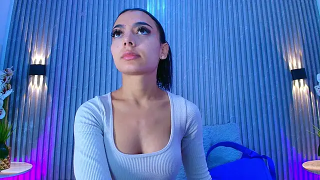 SHANONCLARK online show from April 13, 7:08 pm