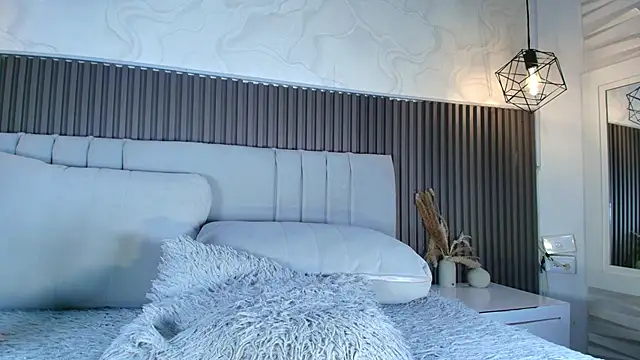 SHANONCLARK online show from April 21, 1:42 am