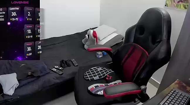 Snapshot of Aron_Baylor chatting on February 20, 5:55 am Aron Baylor online show from February 20, 5:55 am