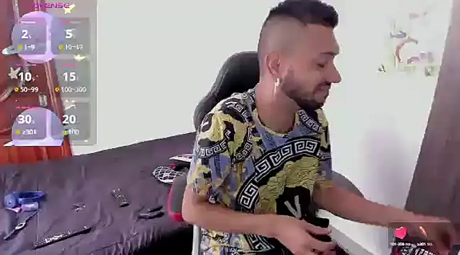 Snapshot of Aron_Baylor chatting on March 18, 7:53 pm Aron Baylor online show from March 18, 7:53 pm