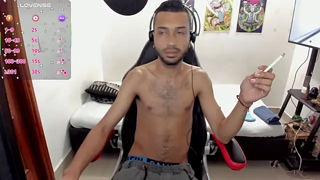 Snapshot of Aron_Baylor chatting on September 13, 8:36 am Aron Baylor online show from September 13, 8:36 am