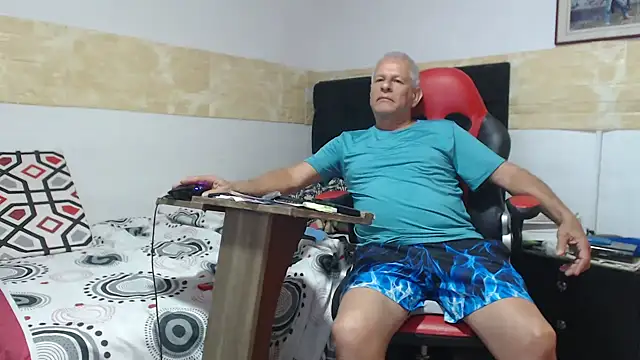 VALENTINO1983  online show from October 1, 3:45 am