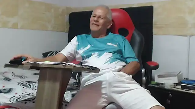 VALENTINO1983  online show from October 3, 3:36 am