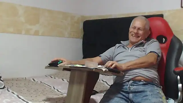 VALENTINO1983  online show from October 11, 2:00 am