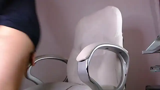 Snapshot of taylor_cruz chatting on October 19, 12:33 am taylor cruz online show from October 19, 12:33 am