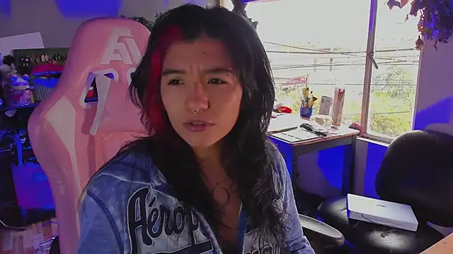 annie walker6 online show from December 5, 8:05 pm