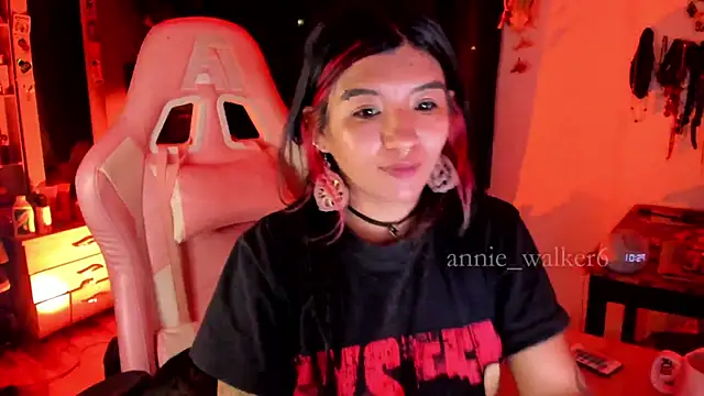 Snapshot of annie_walker6 chatting on July 1, 3:30 am annie walker6 online show from July 1, 3:30 am