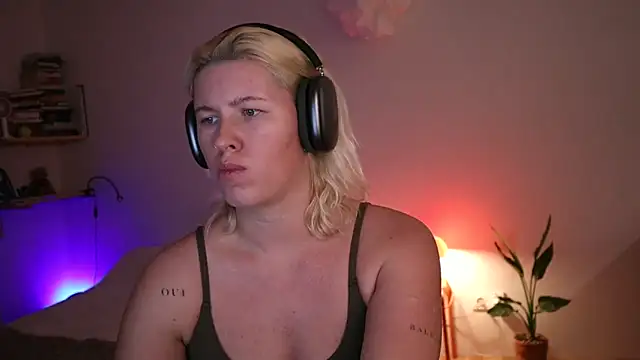 moonamii online show from January 15, 4:32 pm