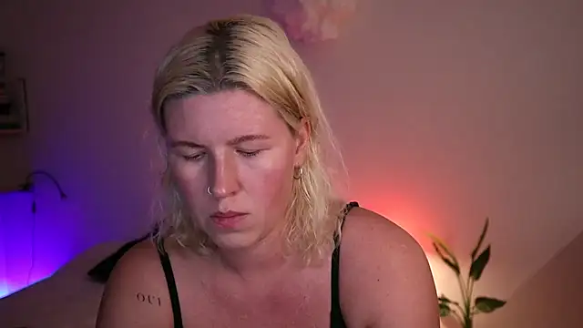 moonamii online show from January 25, 6:24 pm