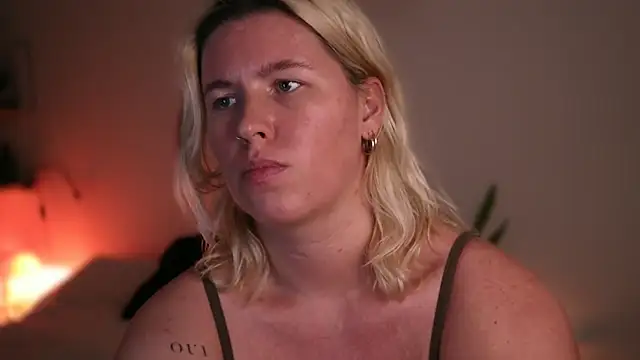 moonamii online show from February 21, 10:48 pm