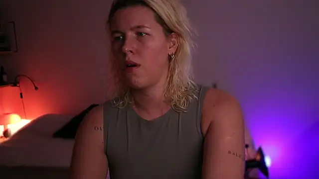 moonamii online show from February 24, 5:53 pm