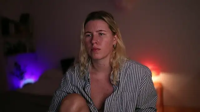 moonamii online show from September 16, 7:04 pm