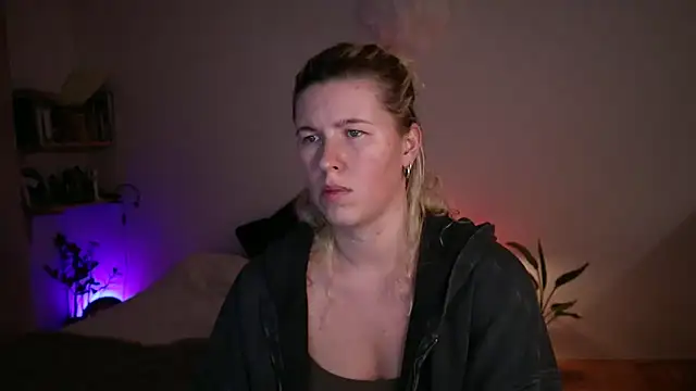 moonamii online show from September 25, 5:49 pm