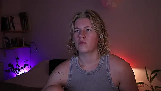 moonamii online show from December 16, 6:24 pm