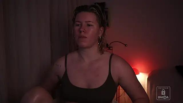 Snapshot of moonamii chatting on January 13, 5:29 pm moonamii online show from January 13, 5:29 pm