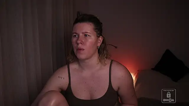 Snapshot of moonamii chatting on February 11, 7:08 pm moonamii online show from February 11, 7:08 pm