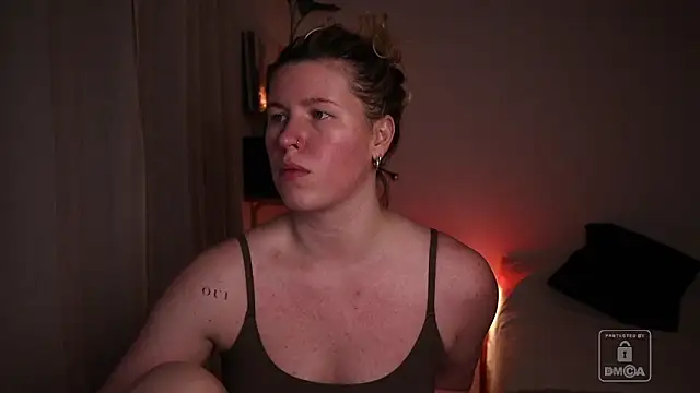 Snapshot of moonamii chatting on February 18, 9:55 pm moonamii online show from February 18, 9:55 pm