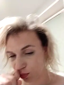 Snapshot of Linda_Gregory chatting on September 29, 11:31 pm Linda Gregory online show from September 29, 11:31 pm