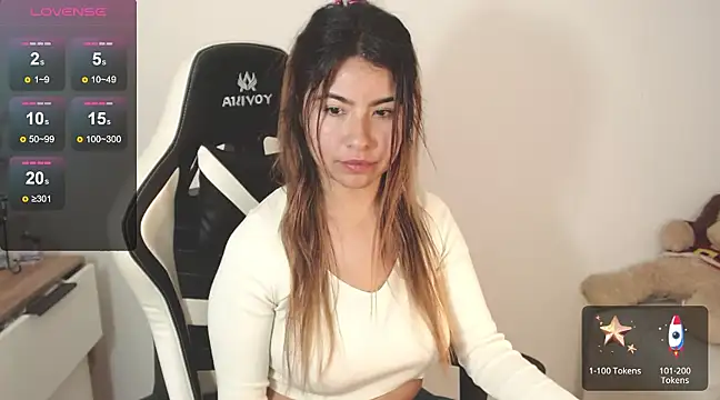 Snapshot of alice_middlee chatting on January 16, 10:34 pm alice middlee online show from January 16, 10:34 pm