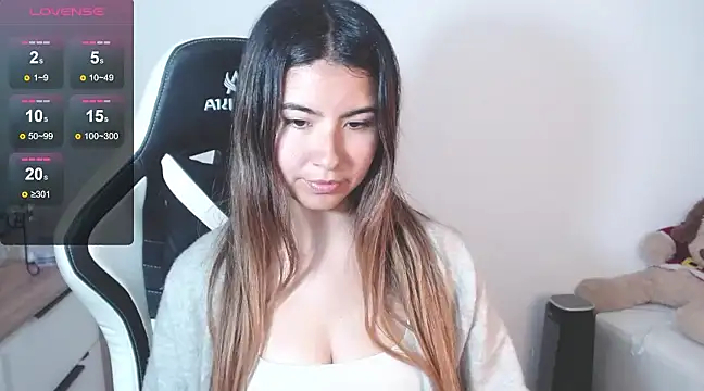 Snapshot of alice_middlee chatting on January 28, 10:34 pm alice middlee online show from January 28, 10:34 pm