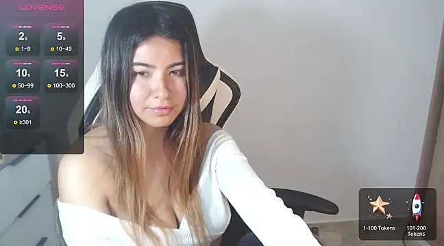 Snapshot of alice_middlee chatting on February 5, 8:14 pm alice middlee online show from February 5, 8:14 pm