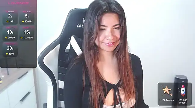 Snapshot of alice_middlee chatting on February 11, 9:14 pm alice middlee online show from February 11, 9:14 pm