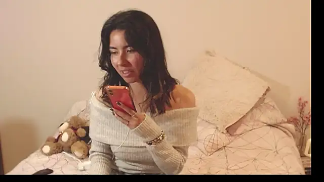 Snapshot of alice_middlee chatting on October 12, 7:46 pm alice middlee online show from October 12, 7:46 pm