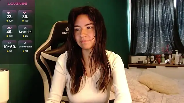 Snapshot of alice_middlee chatting on May 12, 4:26 pm alice middlee online show from May 12, 4:26 pm