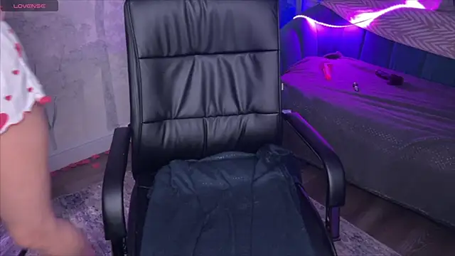 amanda strong online show from April 22, 1:08 am