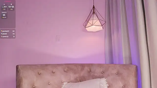 Snapshot of Jiggly__ chatting on December 5, 6:32 am Jiggly online show from December 5, 6:32 am