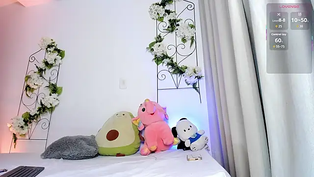 Snapshot of Jiggly__ chatting on September 13, 2:11 am Jiggly online show from September 13, 2:11 am