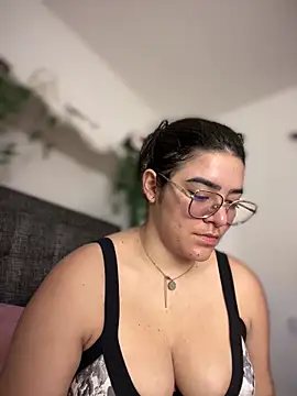 Lia flowers online show from March 17, 11:00 pm